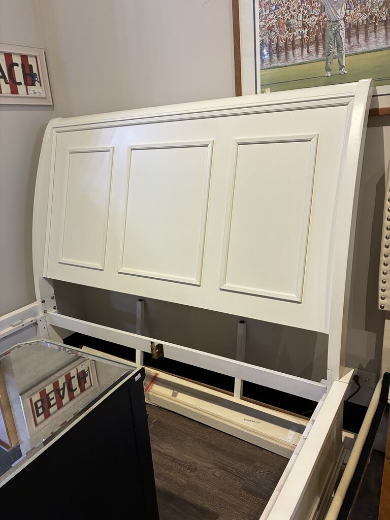 Sandy Beach Queen Sleigh Bed w/ Storage