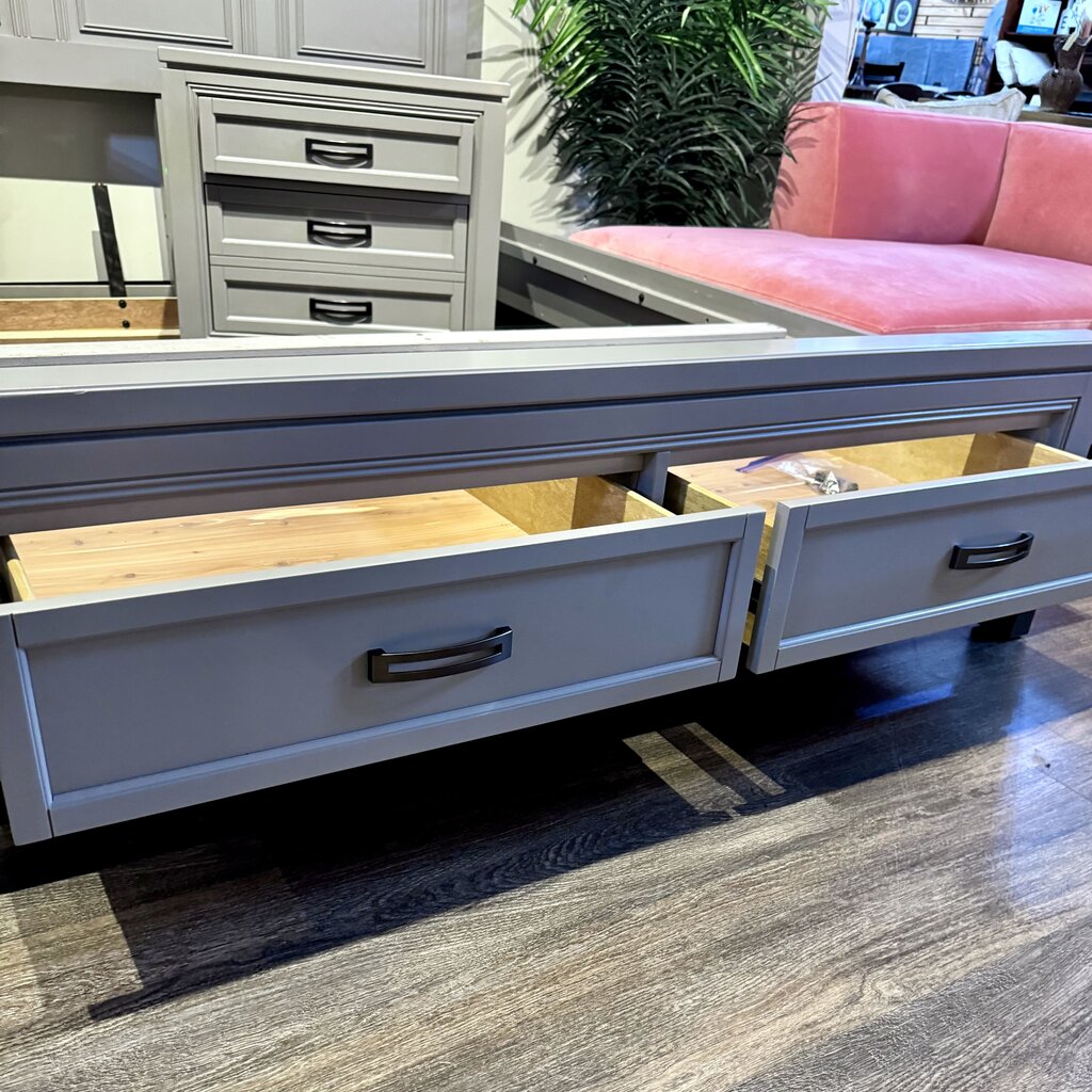 Orig. Price $3500 - Hyde Park Queen Bedroom Set