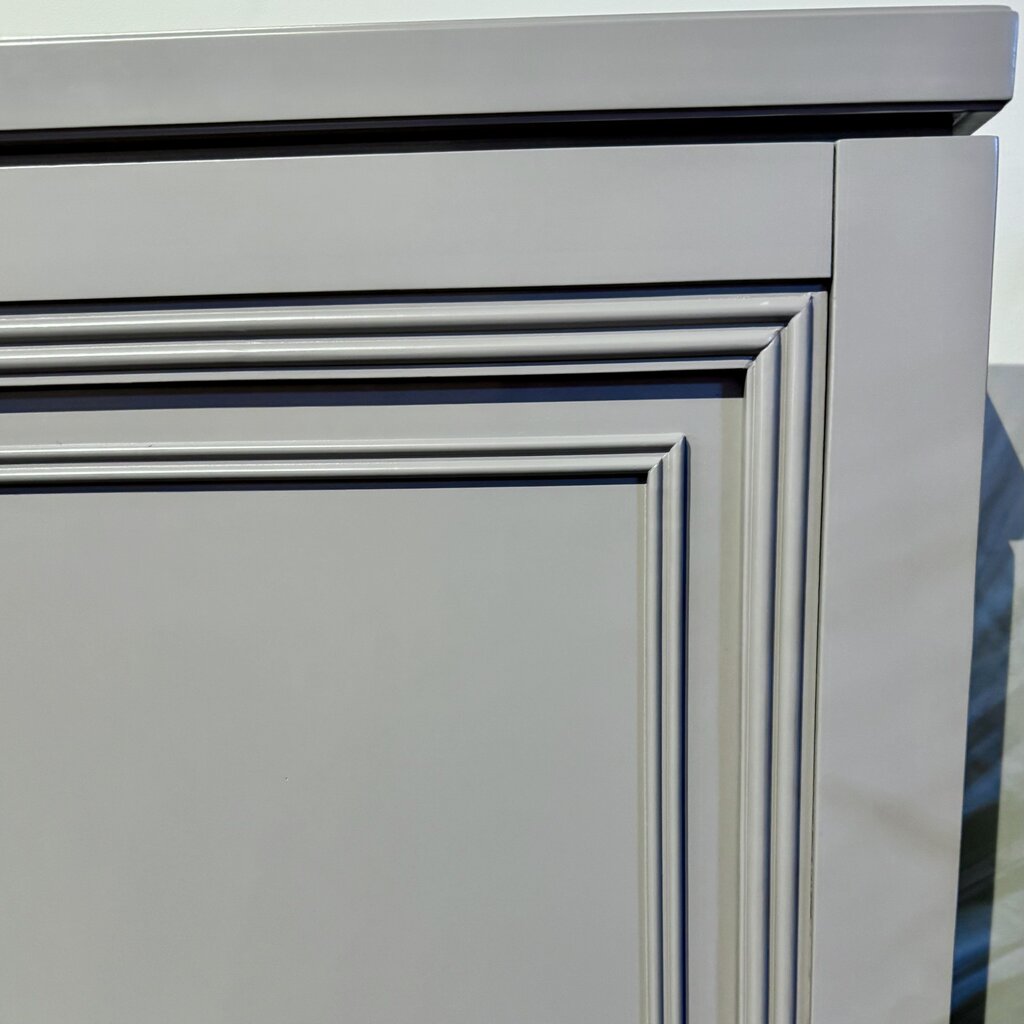 Orig. Price $3500 - Hyde Park Queen Bedroom Set