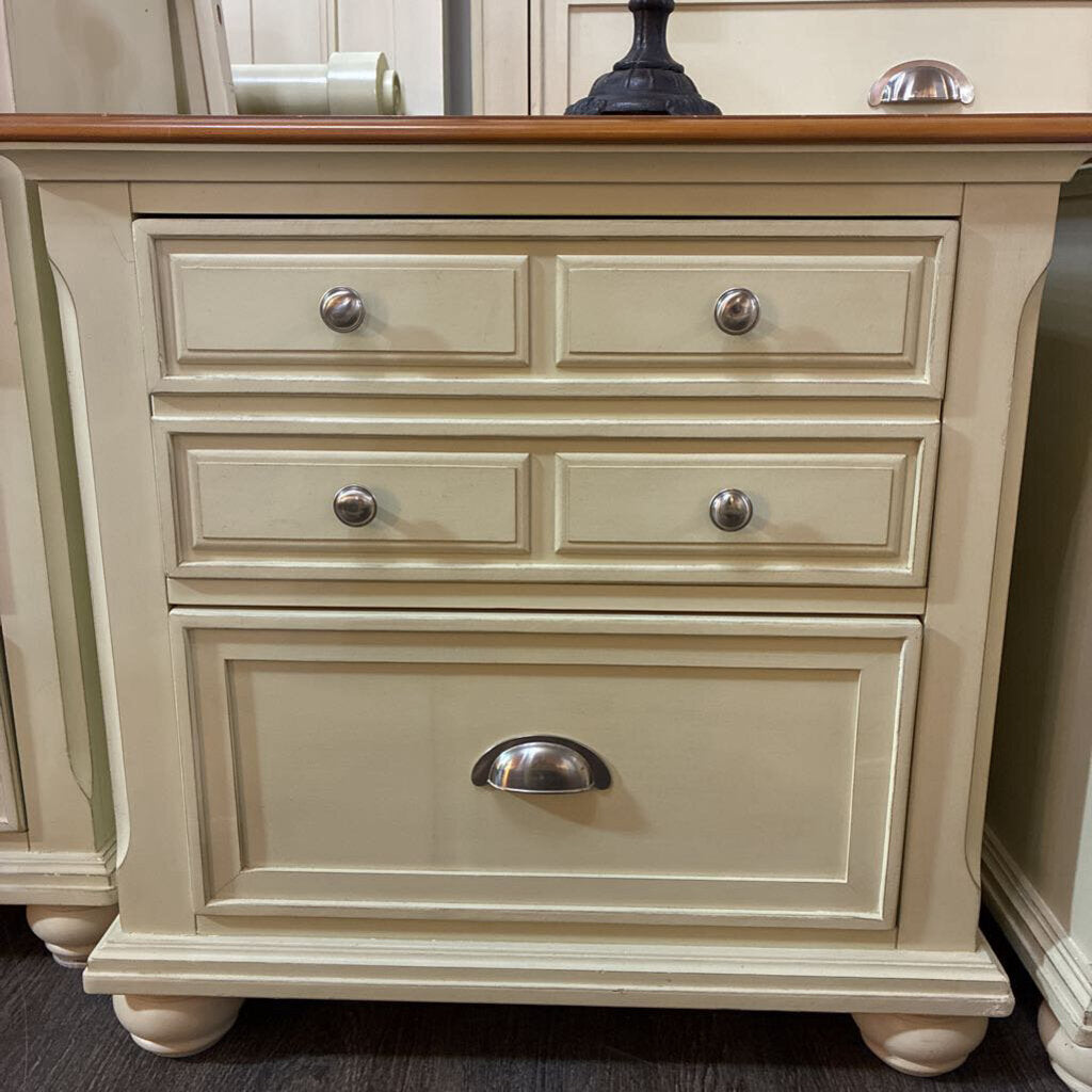 Orig. Price $5,000 - Alison Hall Collection Queen Bedroom Set - Acosta's Home
