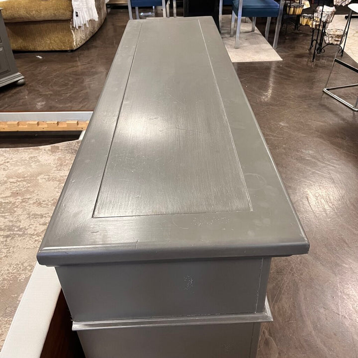 Dresser w/ 7 Drawers