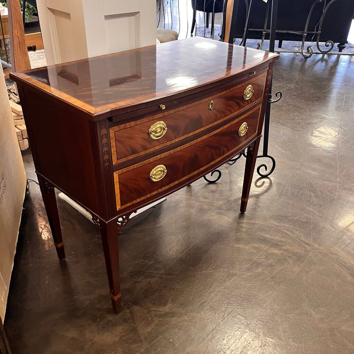 Small buffet w/ Pull Out