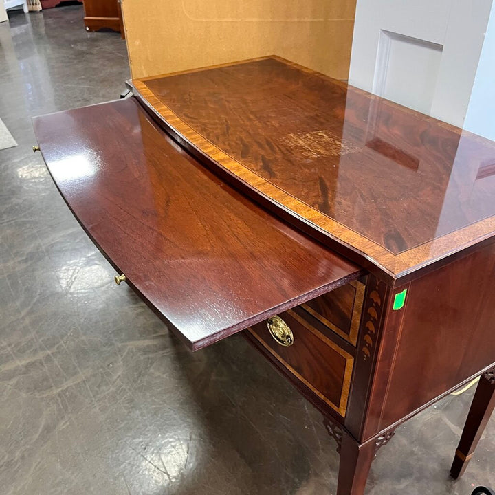 Small buffet w/ Pull Out