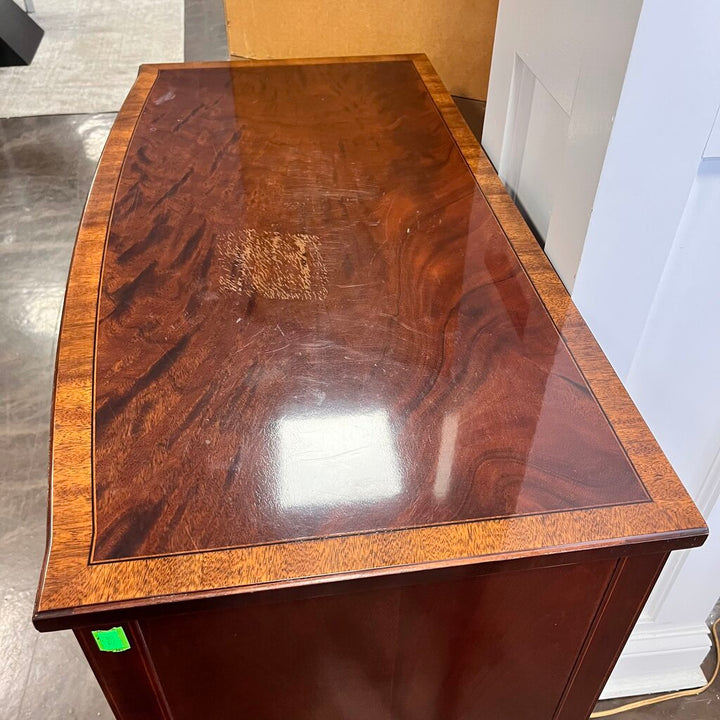 Small buffet w/ Pull Out