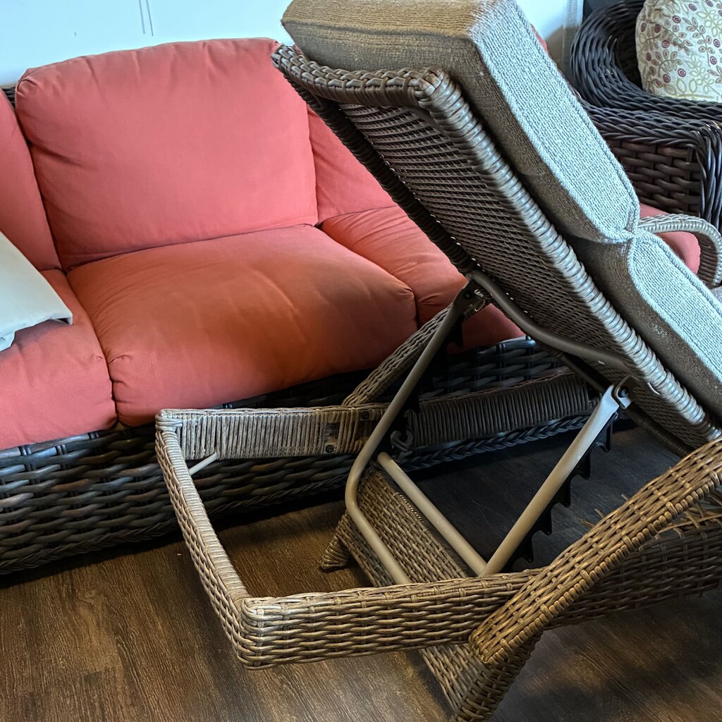 Wicker-style Outdoor Patio Chaise