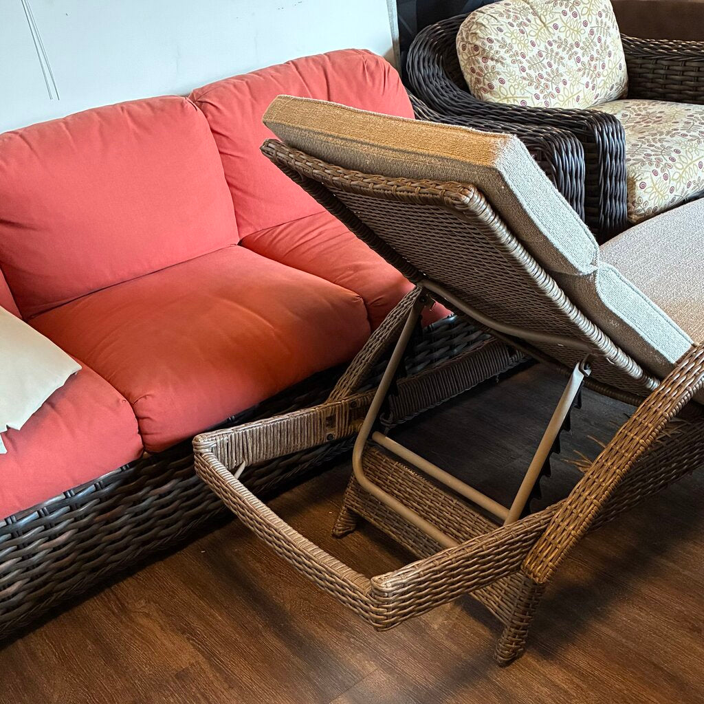 Wicker-style Outdoor Patio Chaise