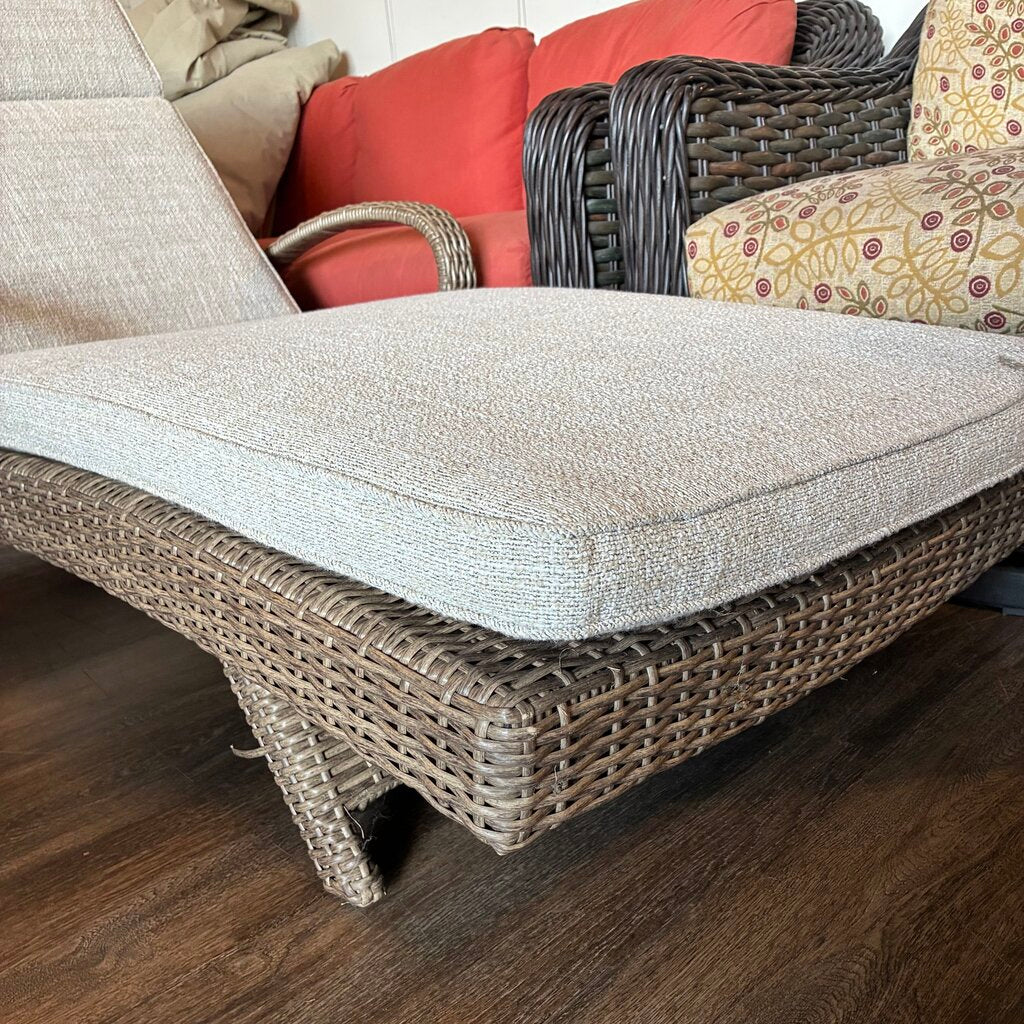 Wicker-style Outdoor Patio Chaise