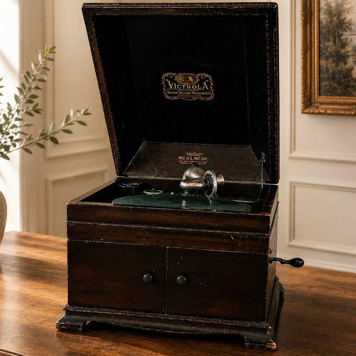 Antique Victrola VV-IX Talking Machine Phonograph