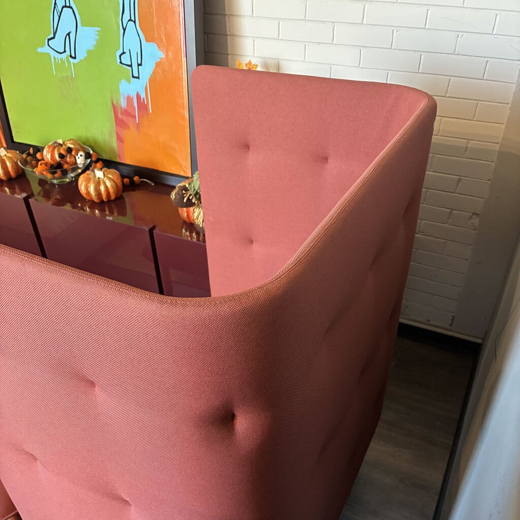 QT Privacy Lounge Chair w/ Ottoman