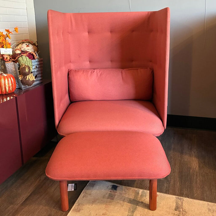 QT Privacy Lounge Chair w/ Ottoman