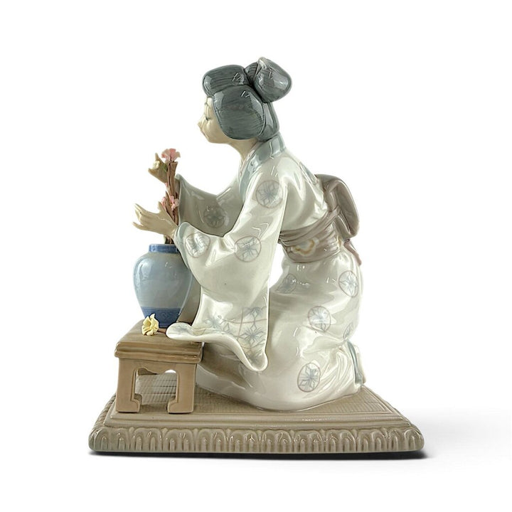 Geisha Flower Arranger #4840