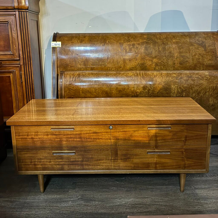 Cedar Chest w/ Velvet-lined Shelf - Acosta's Home
