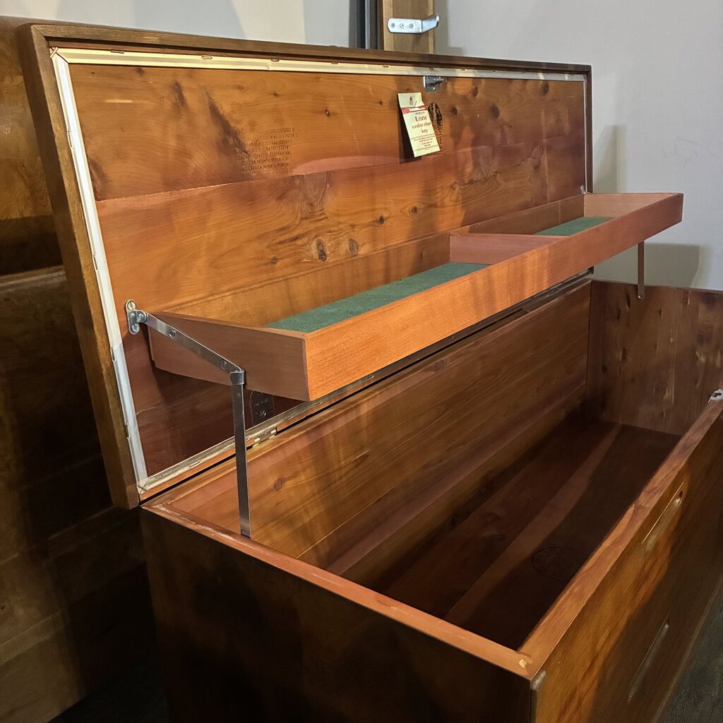 Cedar Chest w/ Velvet-lined Shelf - Acosta's Home