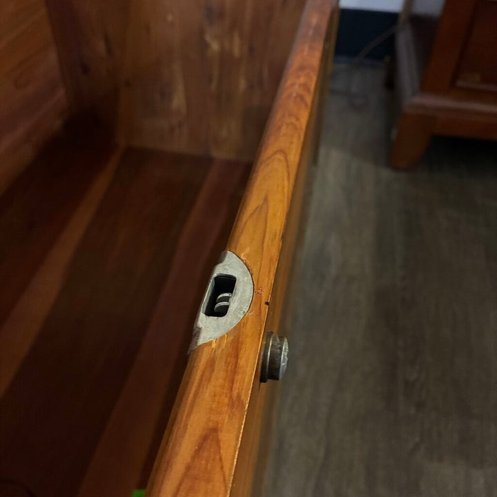 Cedar Chest w/ Velvet-lined Shelf - Acosta's Home
