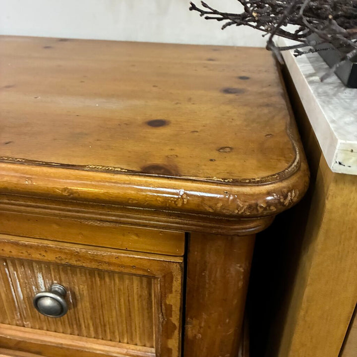 Chelsea Cottage 3-Drawer Chest - Acosta's Home