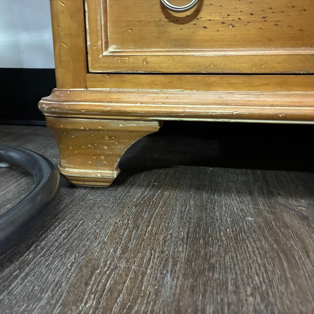 Chelsea Cottage 3-Drawer Chest - Acosta's Home