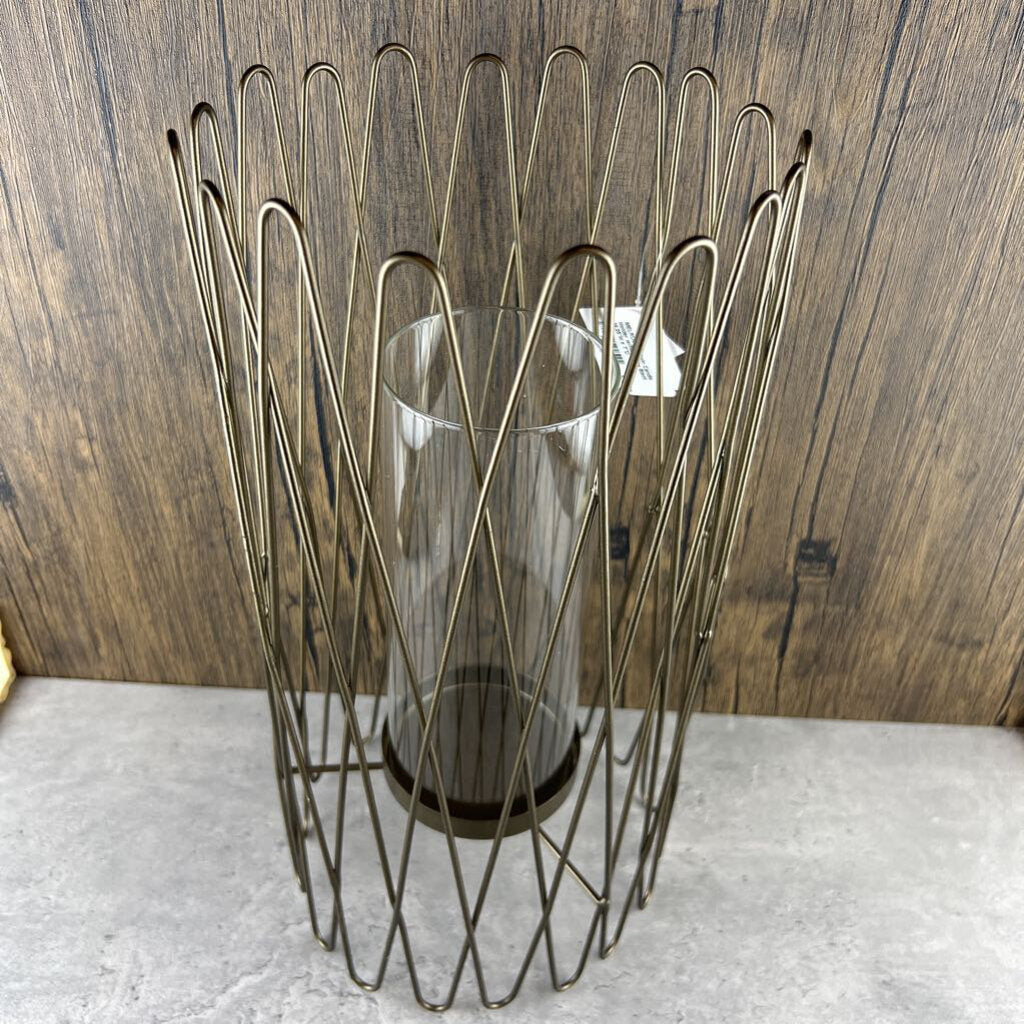 Hairpin Candle Holder w/Hurricane